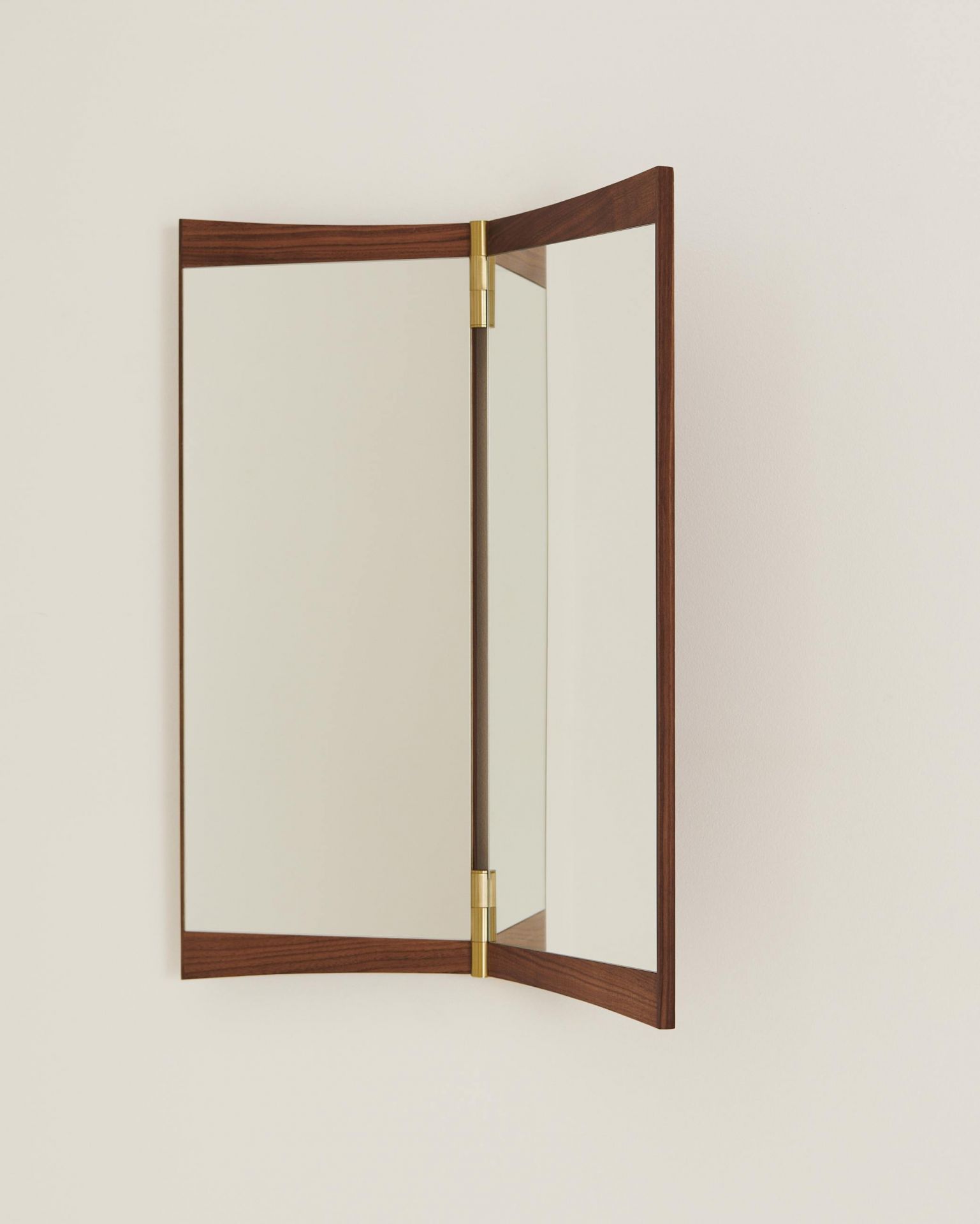 Vanity Wall Mirror 2 miroir mural Gubi 