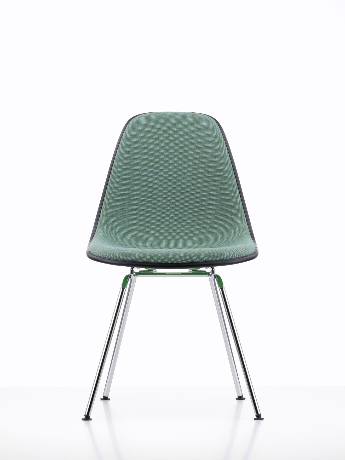 Eames Plastic Side Chair DSX Chaise entièrement rembourrée Vitra