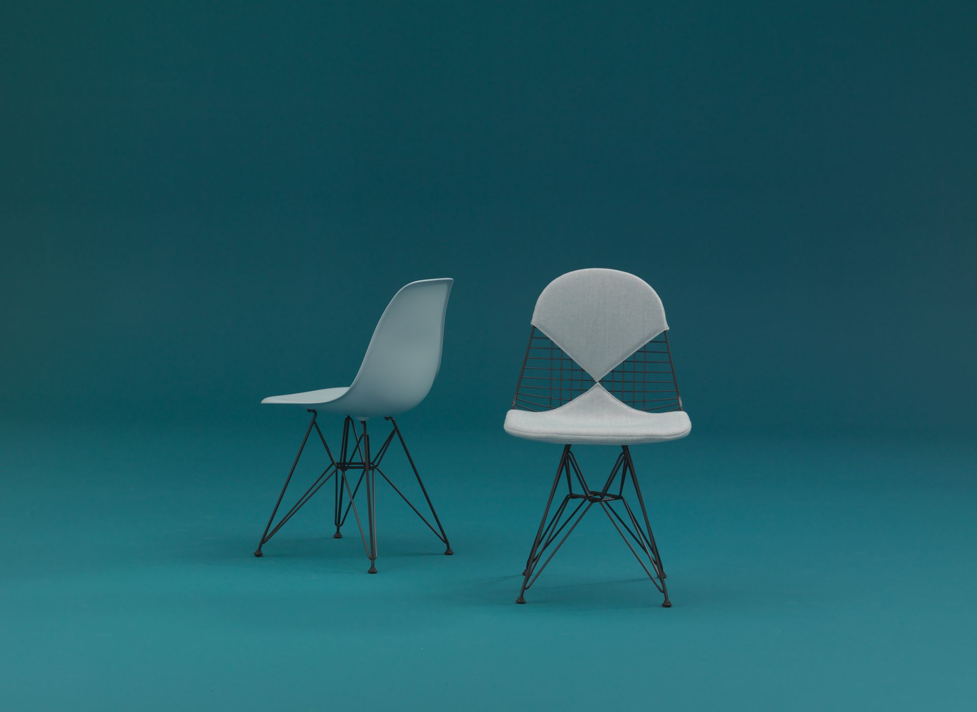 Eames Plastic Side Chair DSR Stuhl Vitra-Classic rot-Basic dark Eames Plastic Side Chair DSR Stuhl Vitra-Classic rot-Basic dark