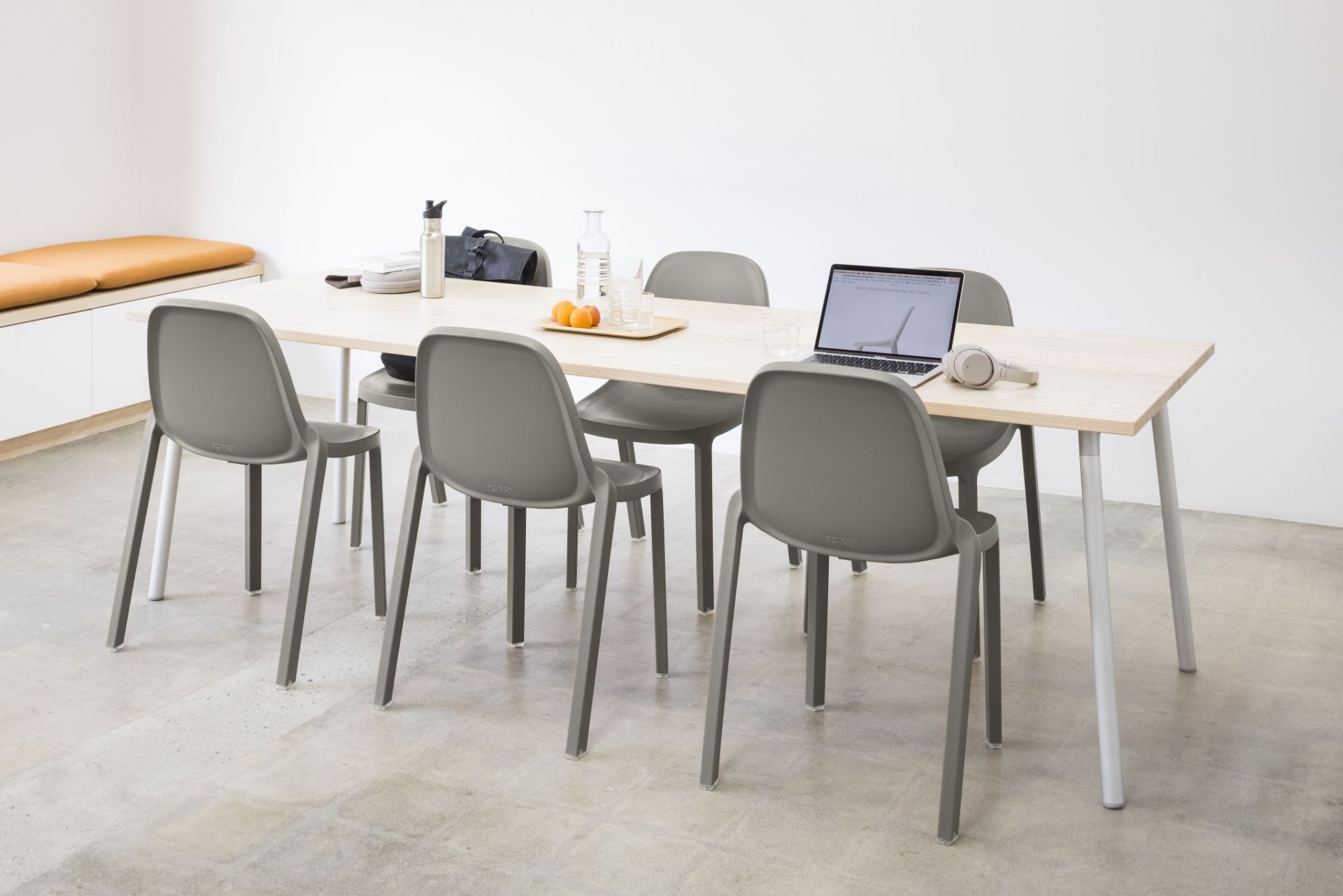 Broom Stacking Chair chaise empilable Vert sauge Emeco