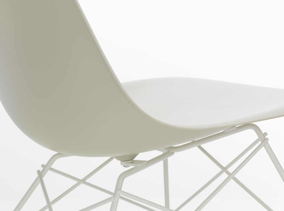 Eames Plastic Side Chair LSR chaise Vitra