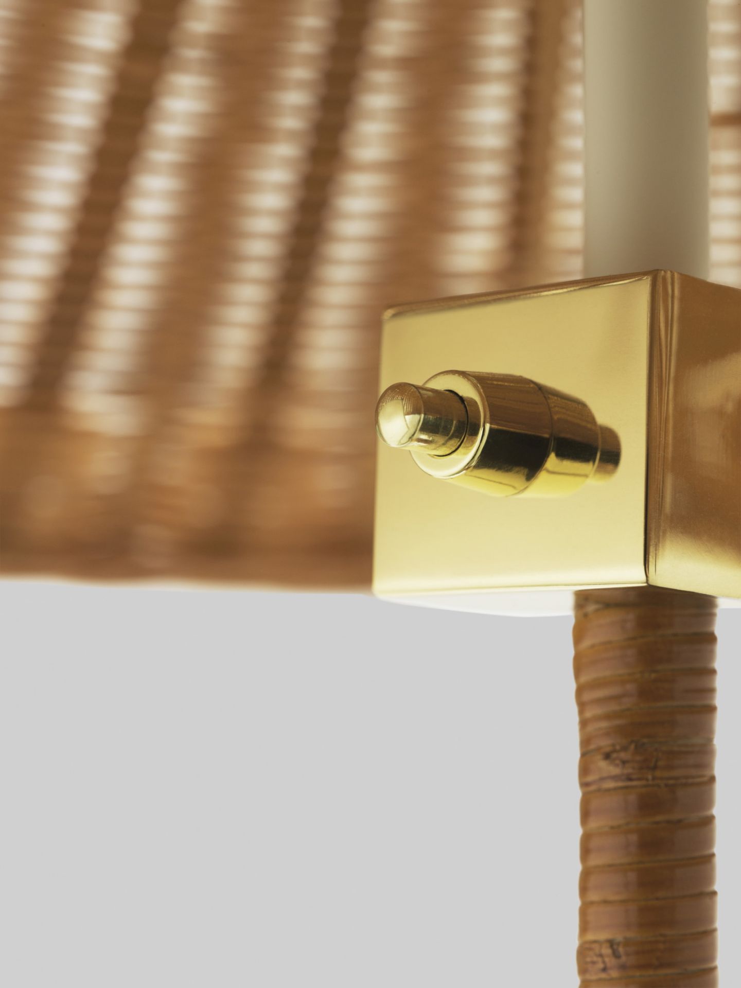 9602 Lampadaire Gubi