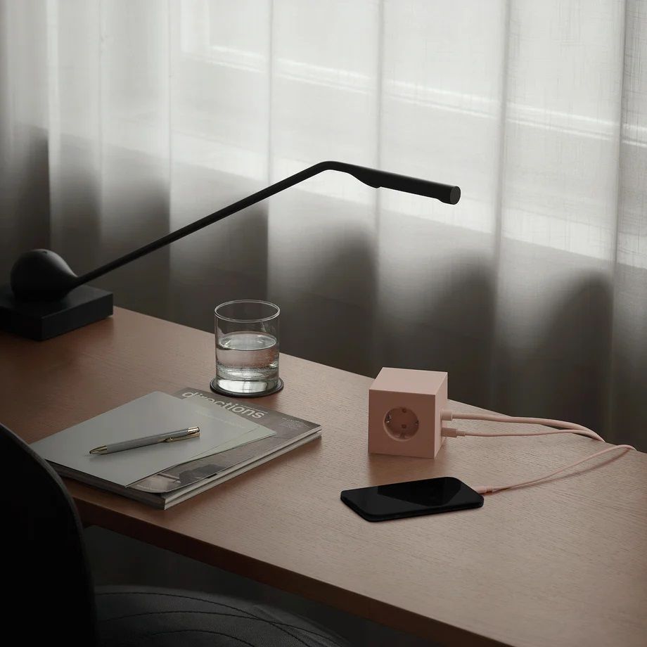 Avolt Cube de prises avec USB C dfp Design Pink