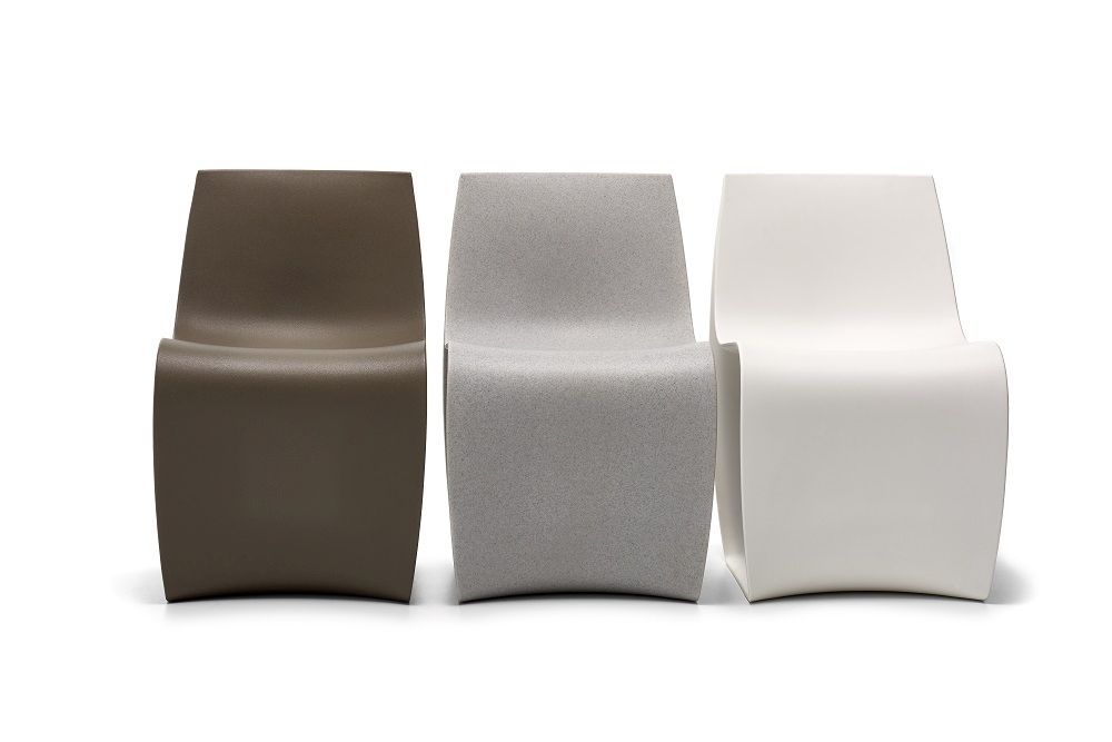 SIGN MATT Chair Indoor / Outdoor Chaise MDF Italia Blanc matt Drei SIGN Stühle von MDF Italia in Betonoptik, für Innen und Außen.