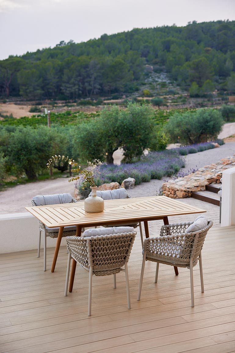 Définition de la table à manger rectangulaire d'extérieur en rotin