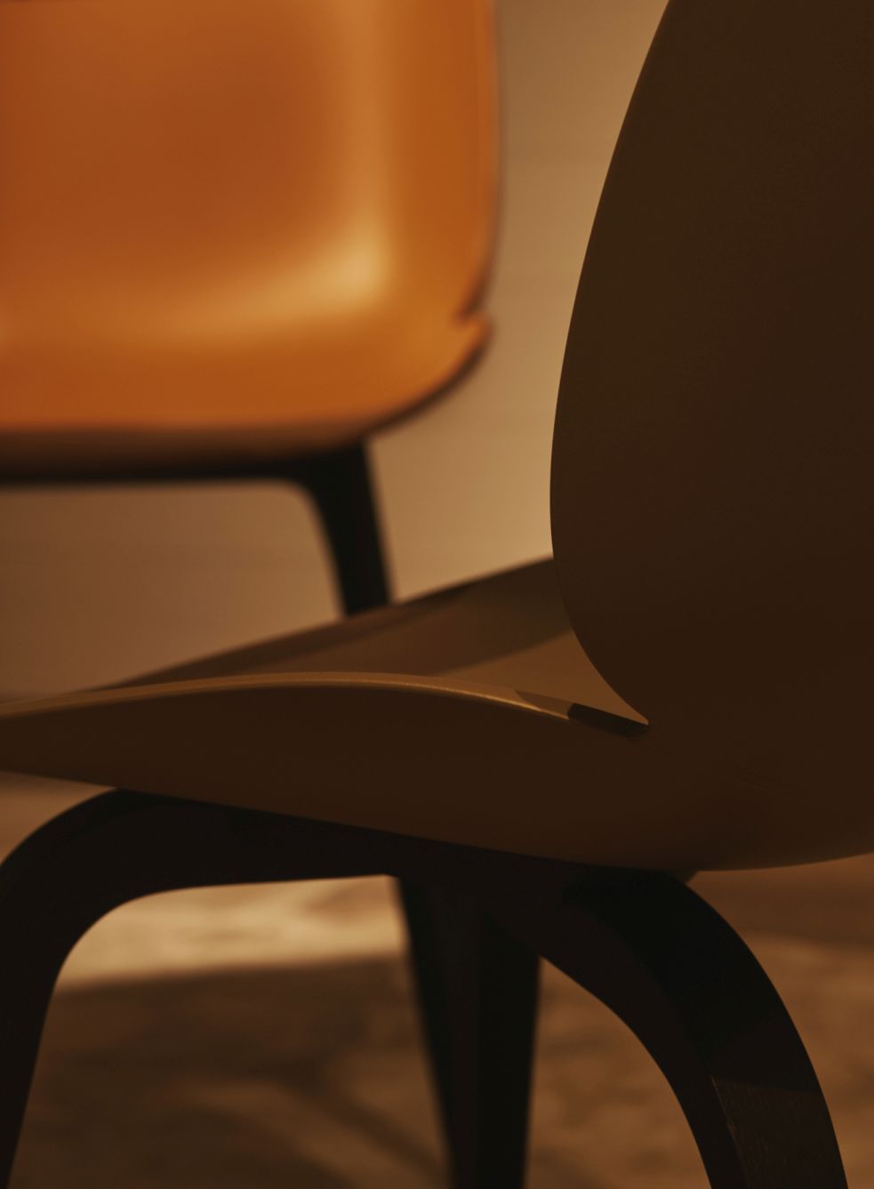 Beetle Chair Chaise de salle à manger Non rembourrée Piètement plastique Gubi
