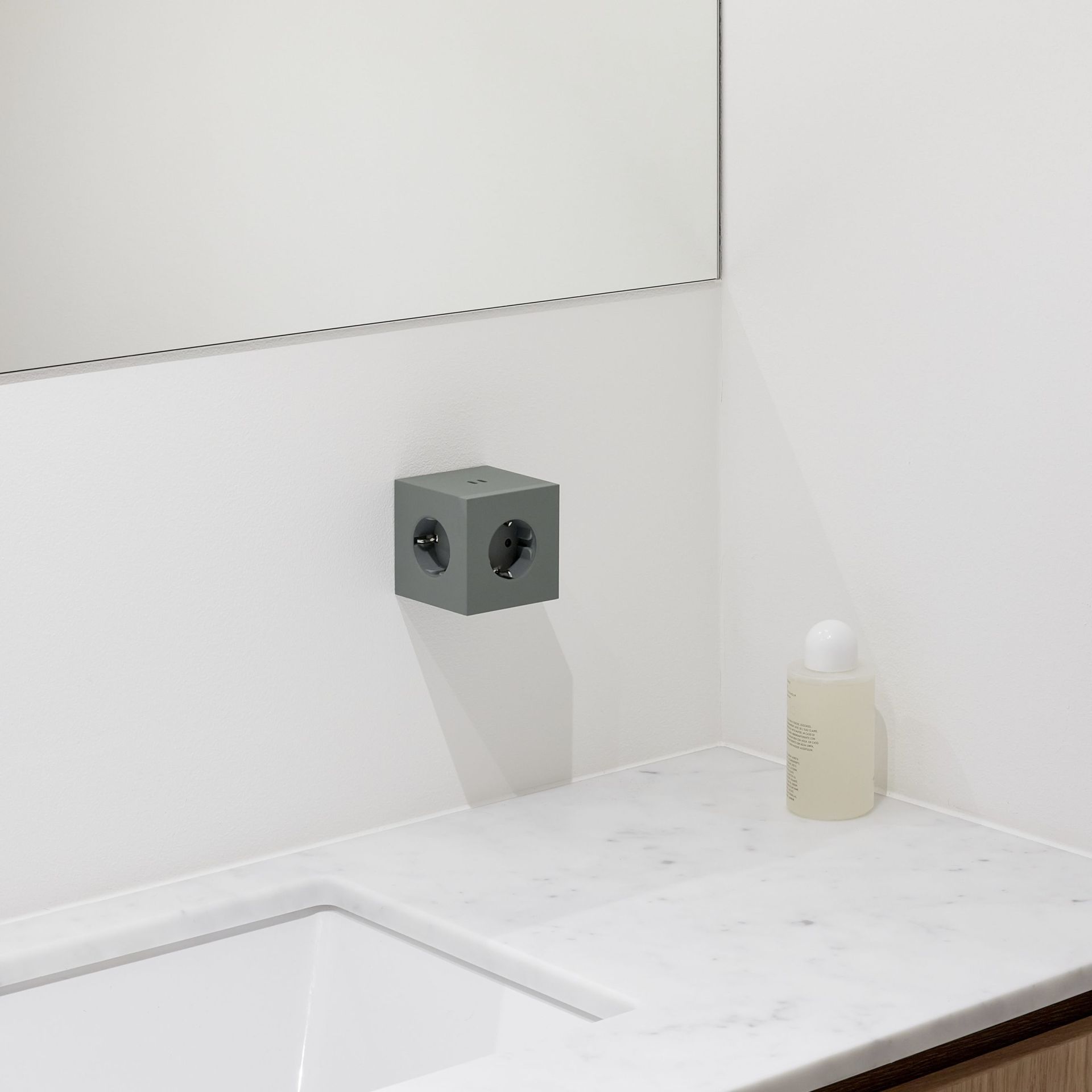 Square 2 - Avolt Cube de prises avec USB-C oak green dfp Design 