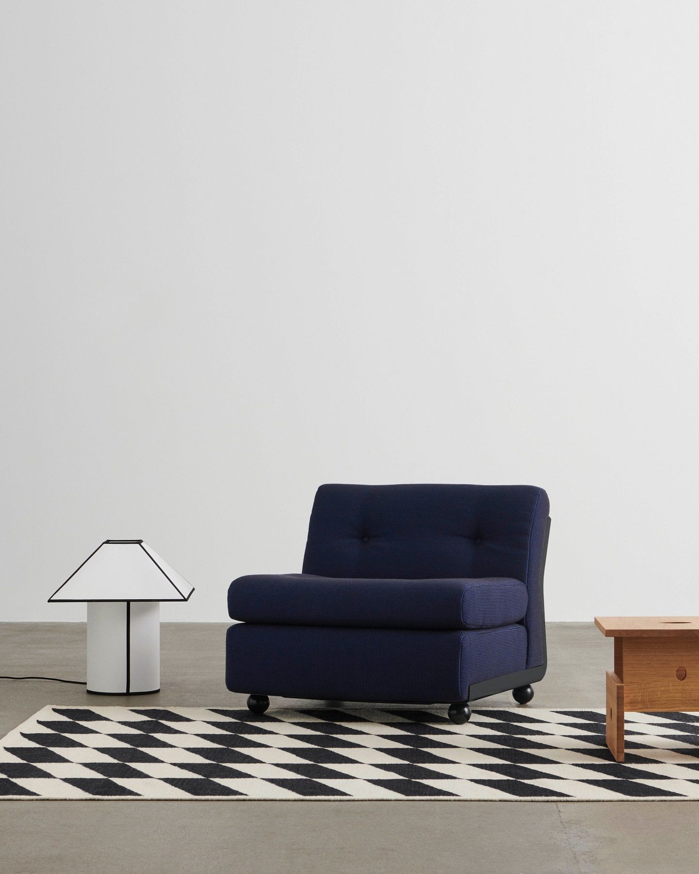 Ava Pyramid Table Lamp Lampe de table Hay
