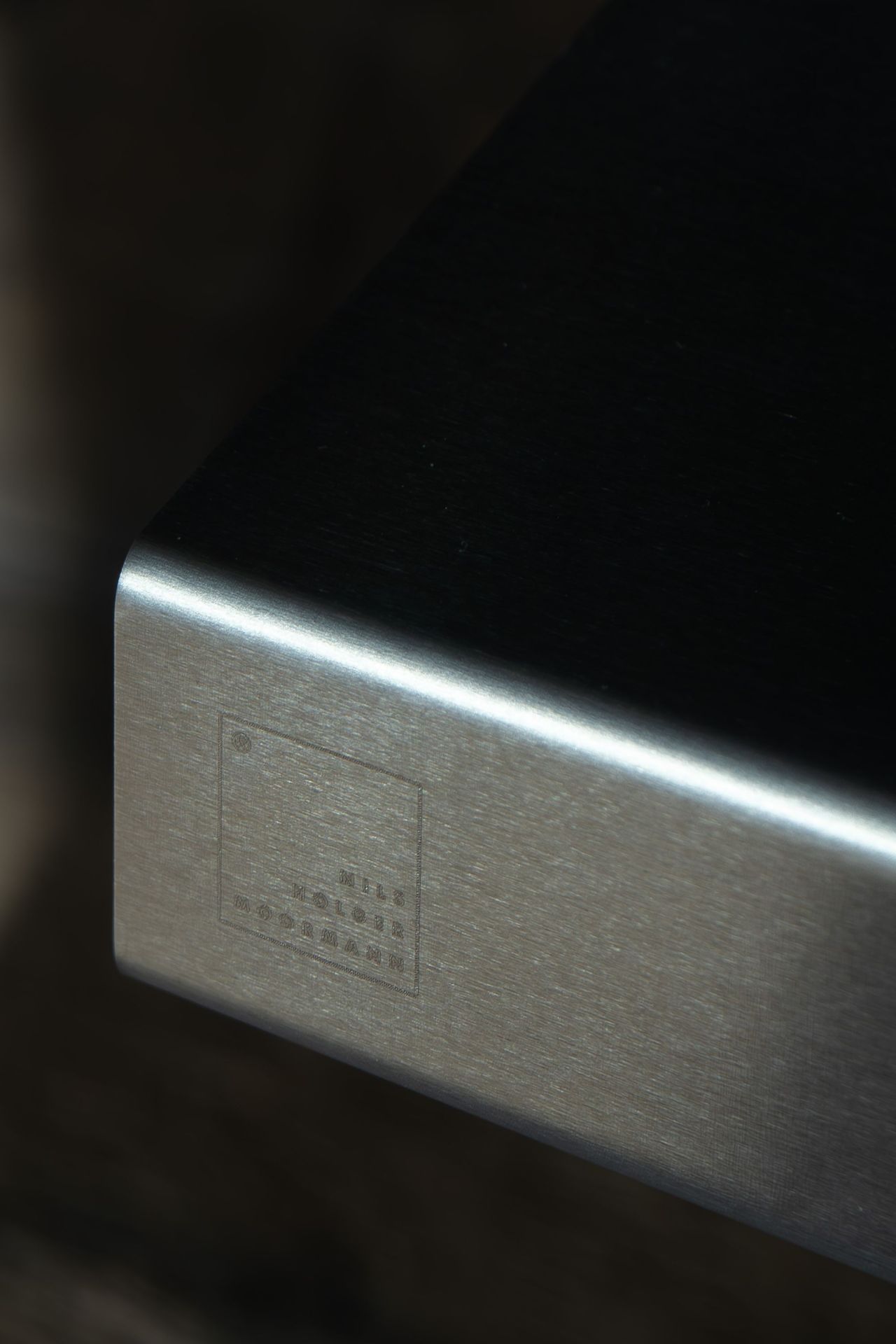 Bord de lit Facile Tablette latérale pour loir / voleur de jours Nils Holger Moormann