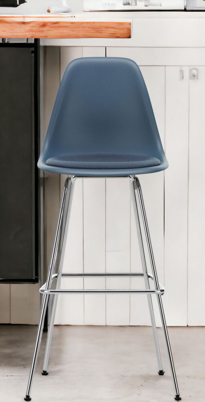 Eames Plastic Bar Stool Tabouret de bar haut avec coussin d'assise Vitra