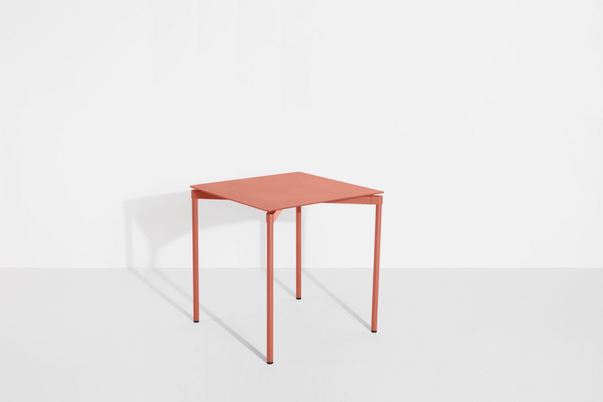 Fromme Dining Table Square Table de salle à manger carrée Petite Friture Corail