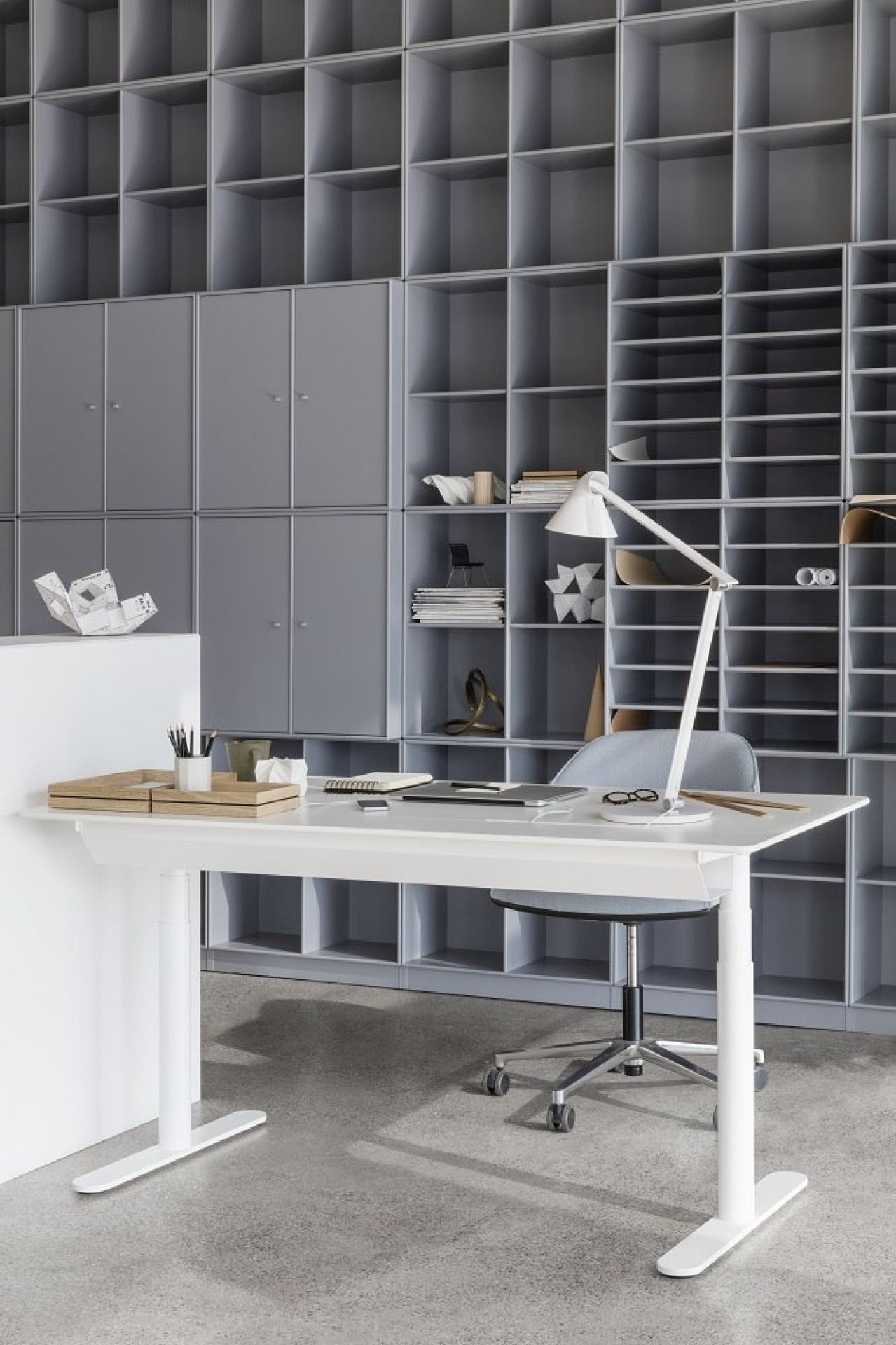 HiLow 2 Table de travail avec plateau coulissant Montana