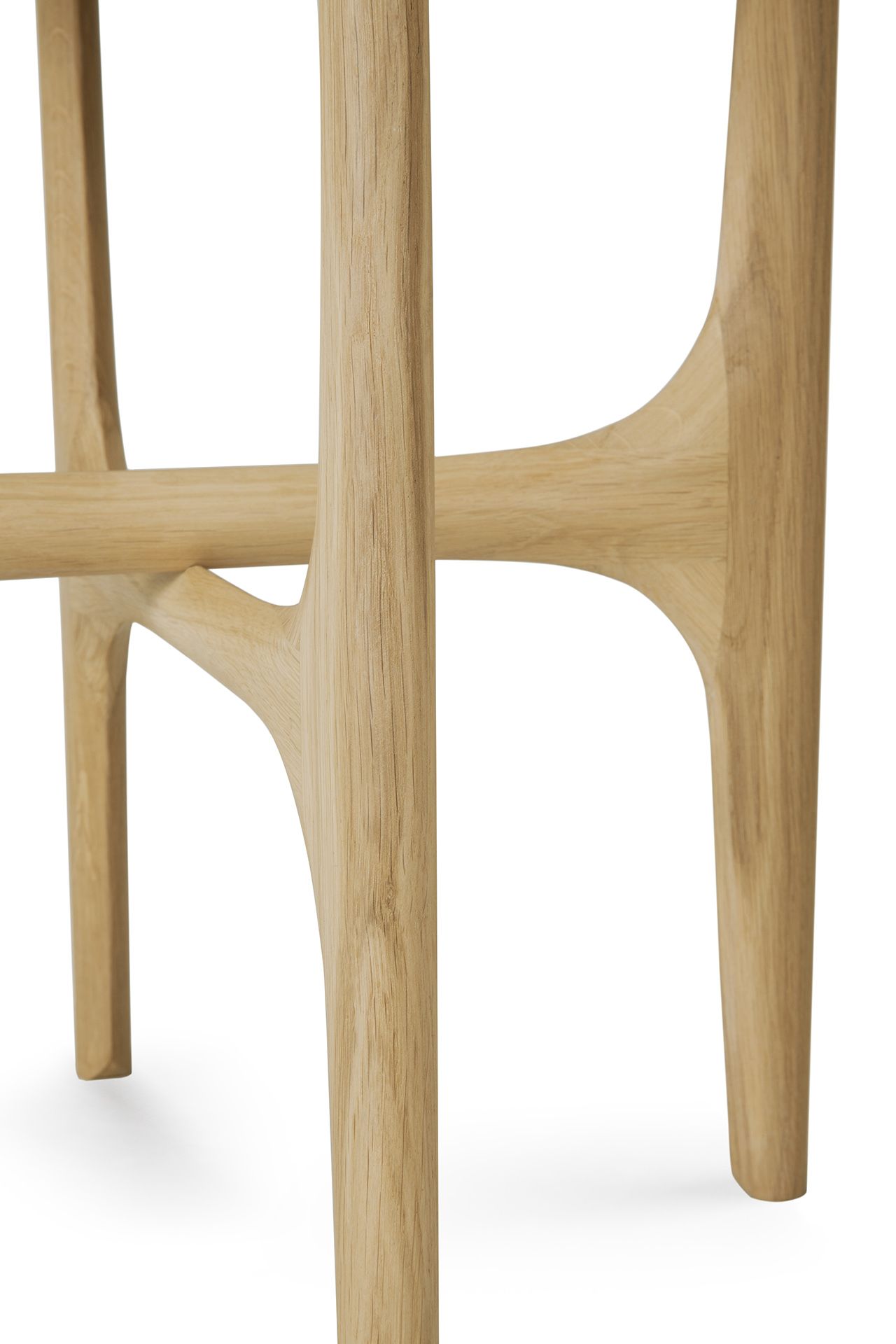 PI Table d'appoint ronde en chêne laqué Ethnicraft