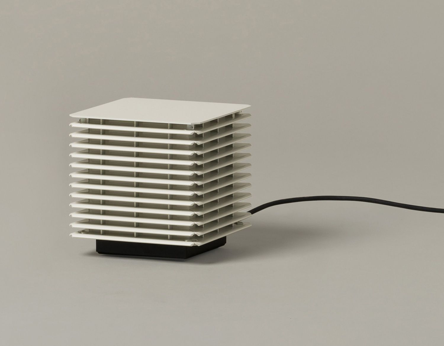 Shiro 17 Interior Table lamp Lampe de table Santa & Cole