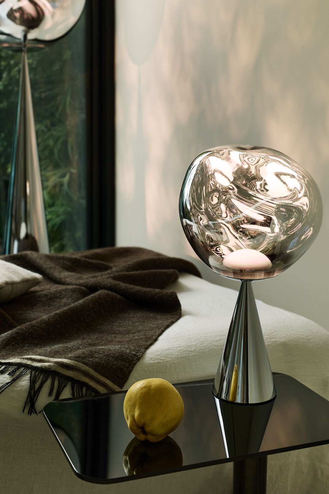 Melt Cone Fat Lampe de table argent - opale Tom Dixon