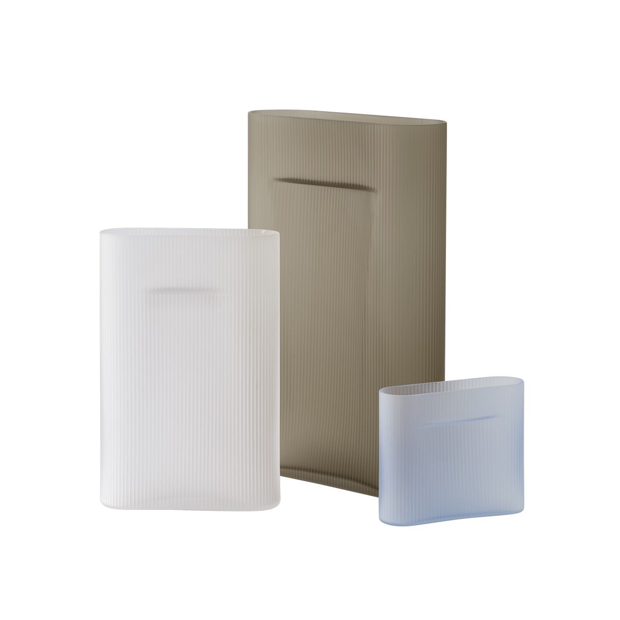 Ridge Vase Muuto Verre dépoli bleu clair H 48,5 cm Ridge Vase Muuto Verre dépoli bleu clair H 48,5 cm
