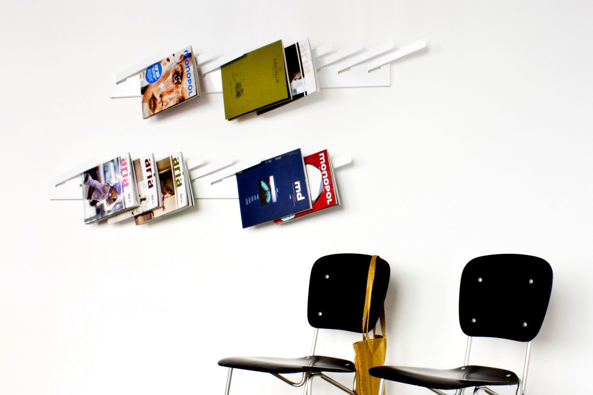Mr_porte-Magazine Linea1 by Müller Möbelwerkstätten