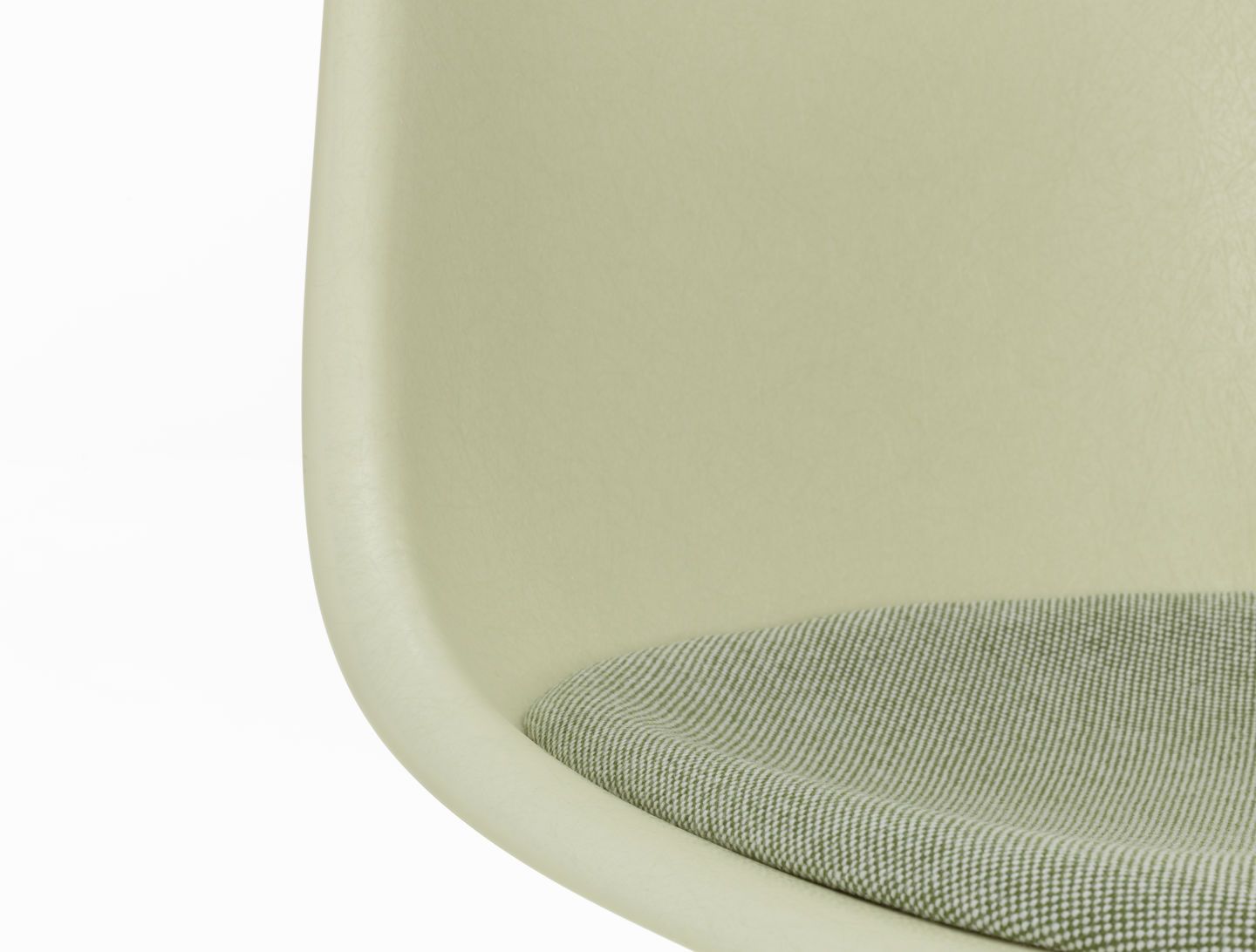 Eames Fiberglass Chair DSR chaise avec coussin d'assise Vitra