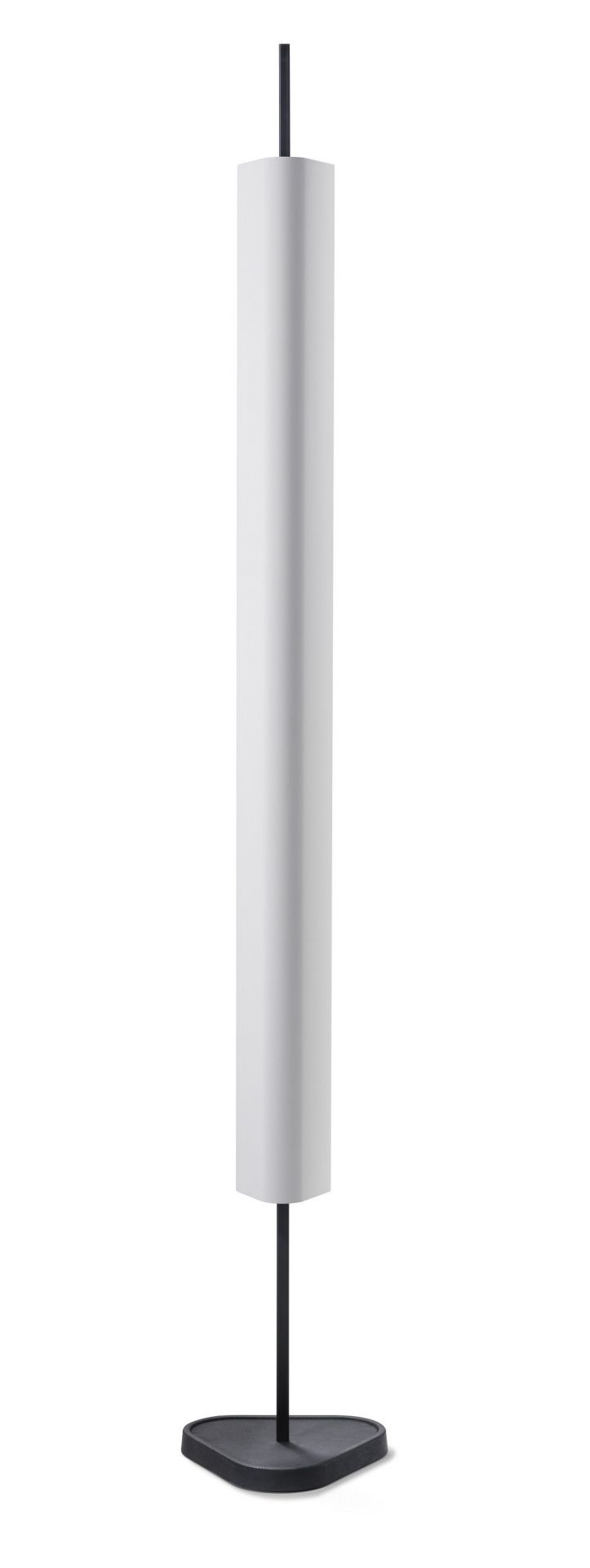 Emi Stehleuchte von Flos in Off-White: Moderne Stehlampe mit zylindrischem Schirm und schwarzem Fuß.