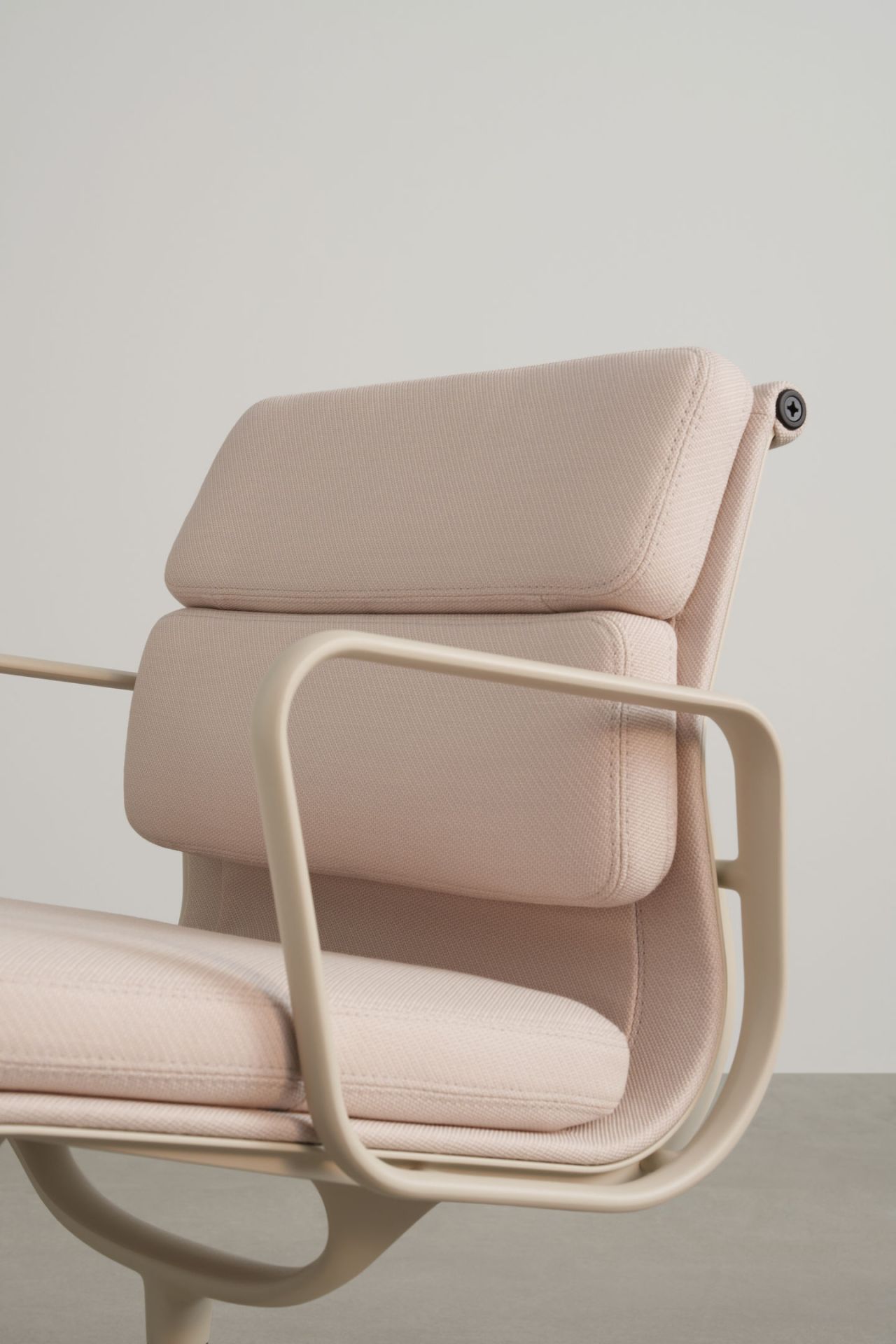 Soft Pad Chair EA207 / EA 207 Fauteuil Vitra