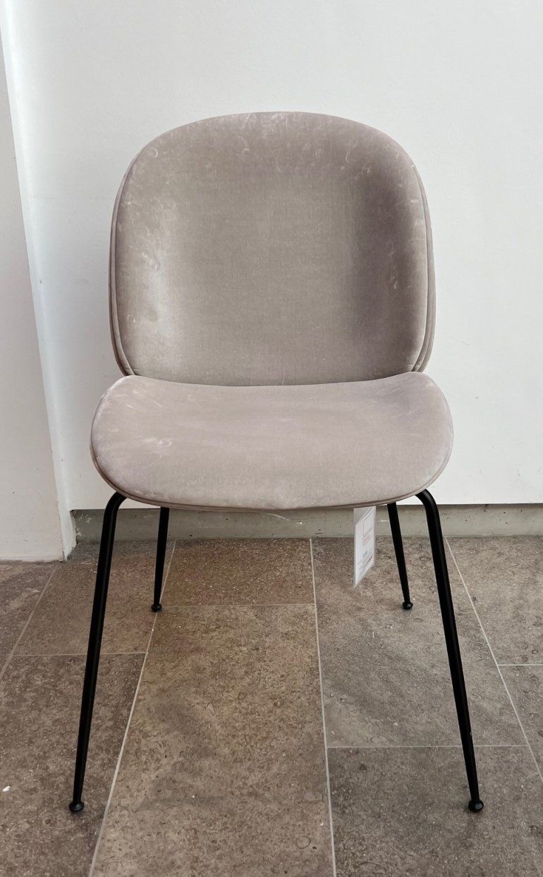 Beetle Chair chaise rembourrée HARALD 233 Gubi PIÈCE D'EXPOSITION