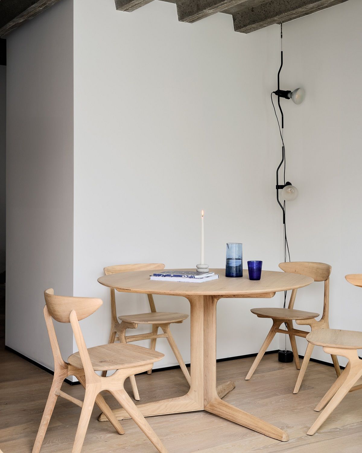 Corto Table ronde en chêne huile Ethnicraft