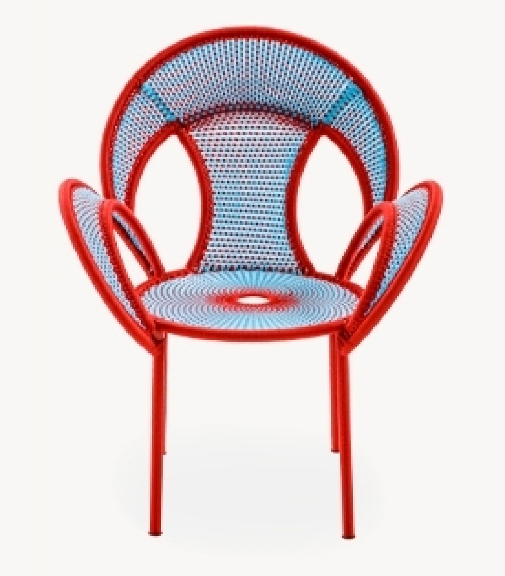 Roter Banjooli Sessel von Moroso mit blau-rotem Geflecht. Design Sessel für Wohnzimmer und Garten.
