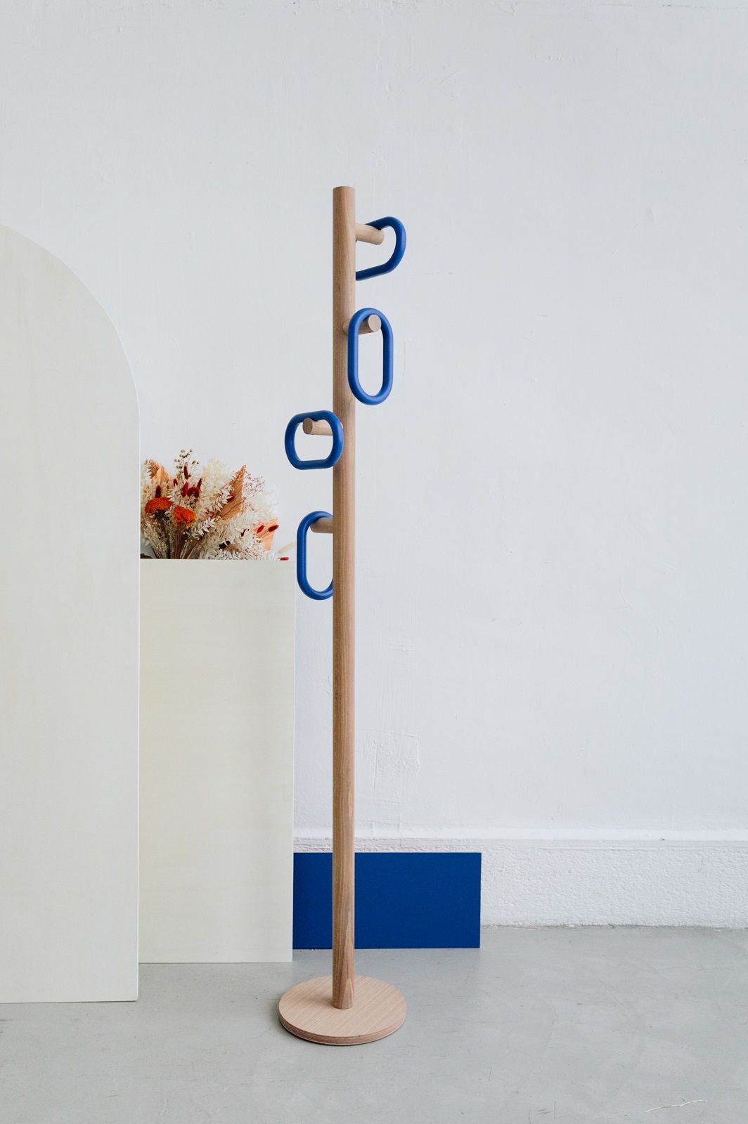 Fernand Coat Stand Porte-manteau Hartô Chêne / Noir