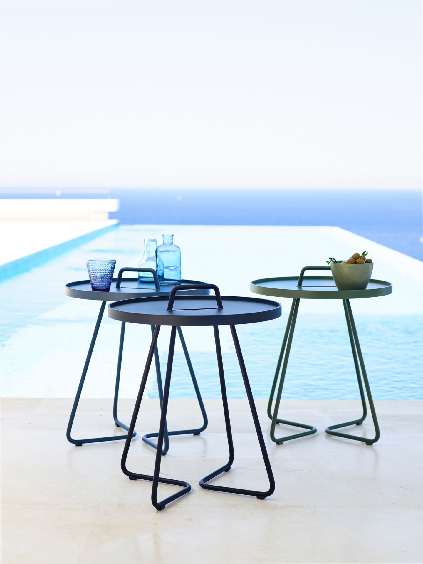 On-The-Move Outdoor table d'appoint petit noir Cane-Line