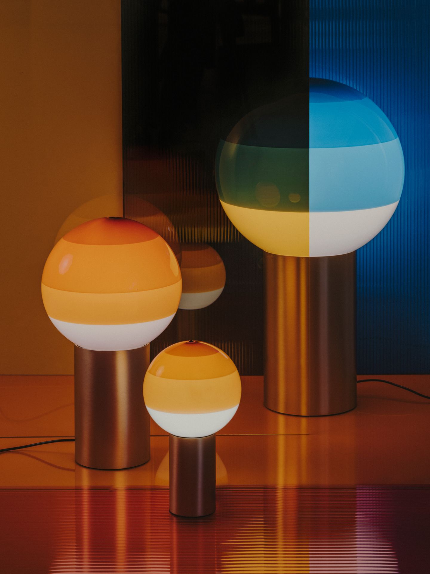 Dipping Light S LED Lampe de table Marset blanc perle - laiton