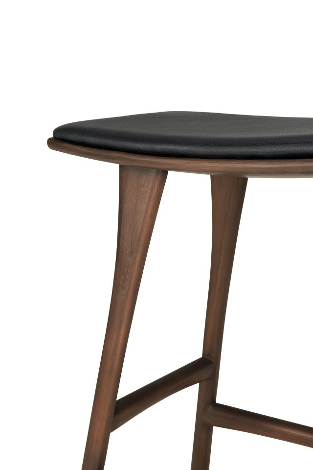 Osso Counter Stool Tabouret de bar avec coussin d'assise en cuir noir Ethnicraft 