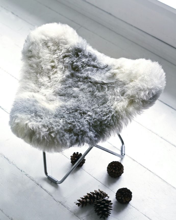 Iceland Flying Goose Tabouret en peau de mouton Cuero  