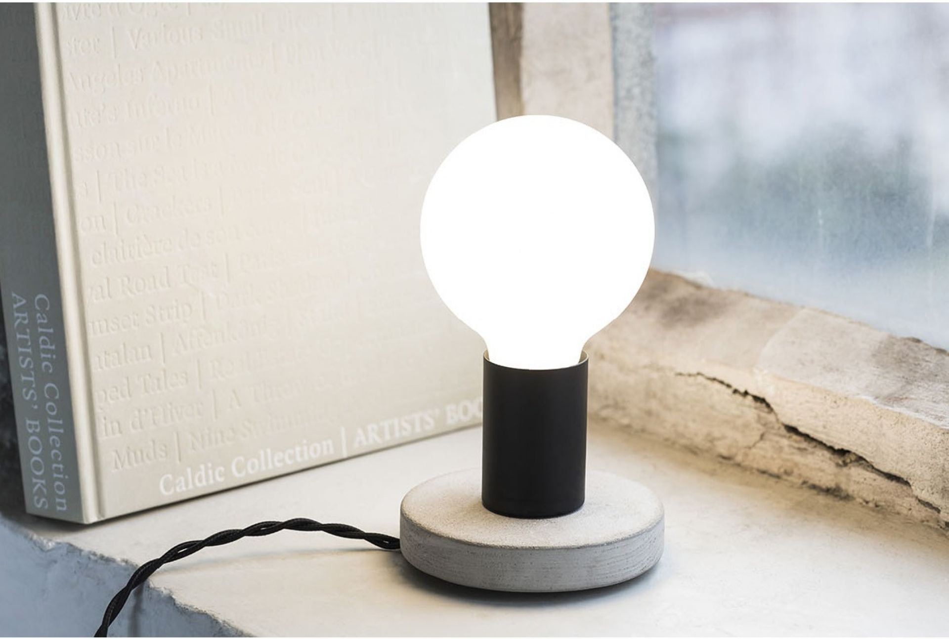 Essentials KVG Nr. 19 - 01 Lampe de table Serax OFFRE SPECIALE