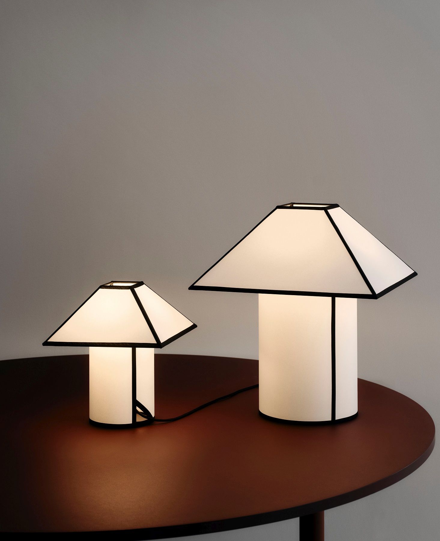 Ava Pyramid Table Lamp Lampe de table Hay