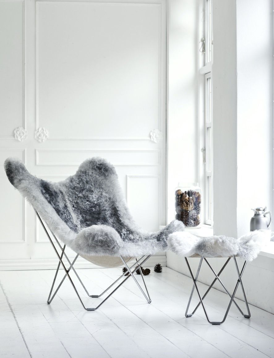 Iceland Flying Goose Tabouret en peau de mouton Cuero  