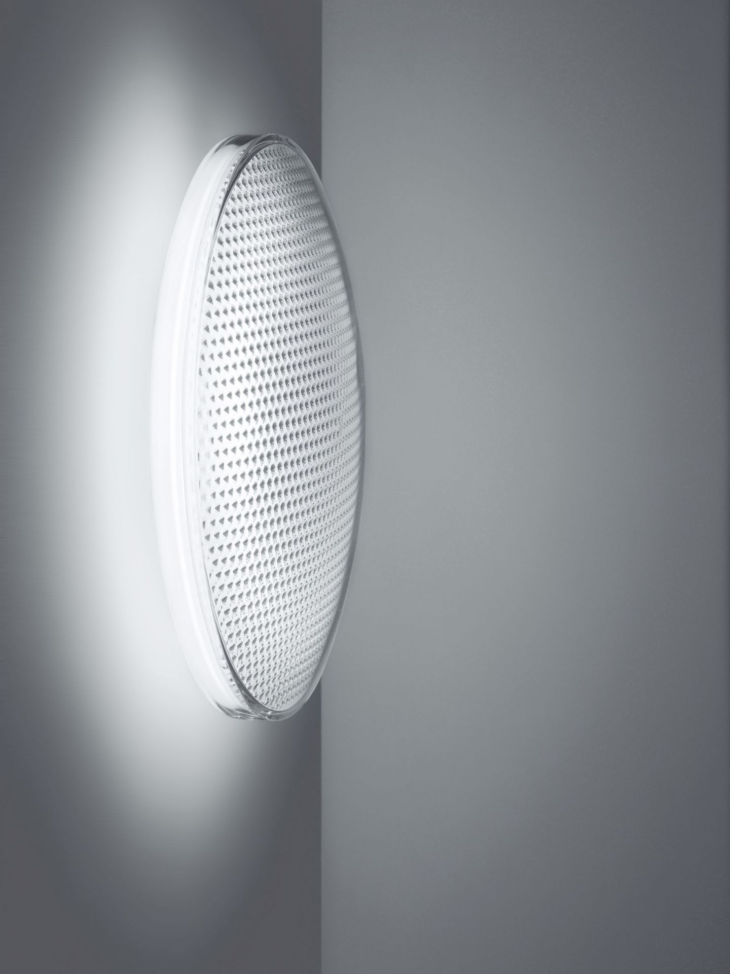 O-lite Wandleuchte mit warmweißem Licht, moderne Deckenleuchte für Innenräume, stilvolle Beleuchtung.