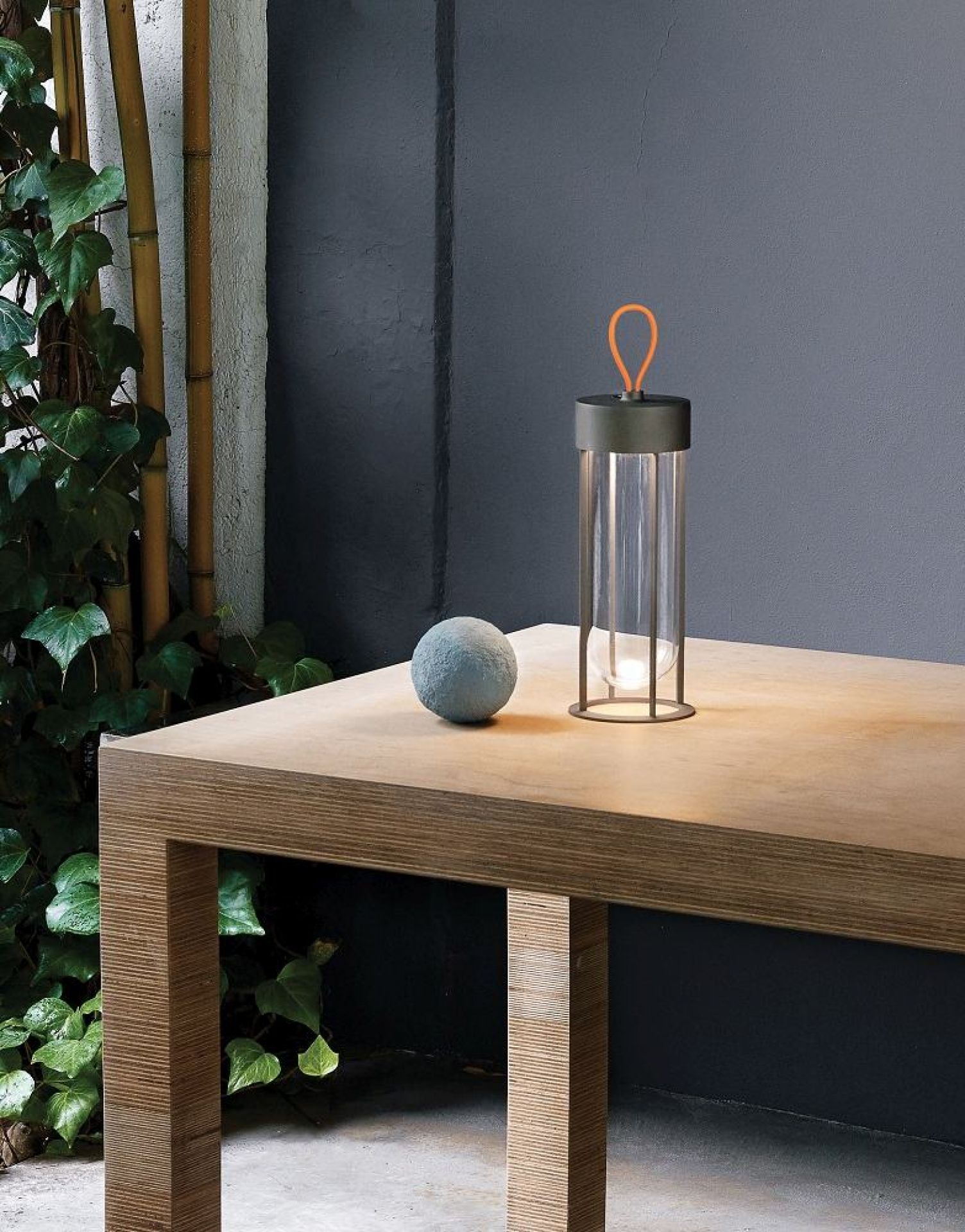 In Vitro Unplugged Battery Lampe / Lampe de table Flos Noir