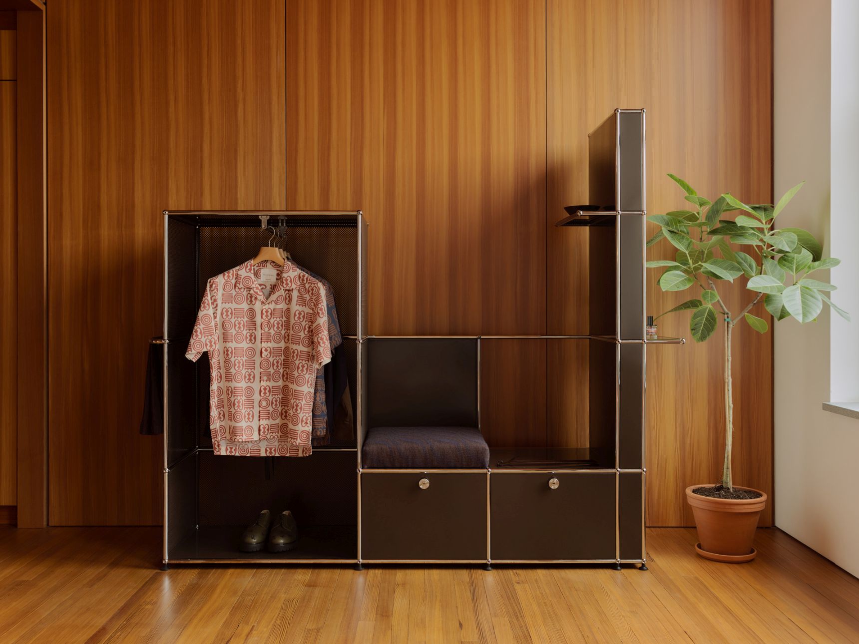 Okinka garde-robe USM Haller x Armando Cabral