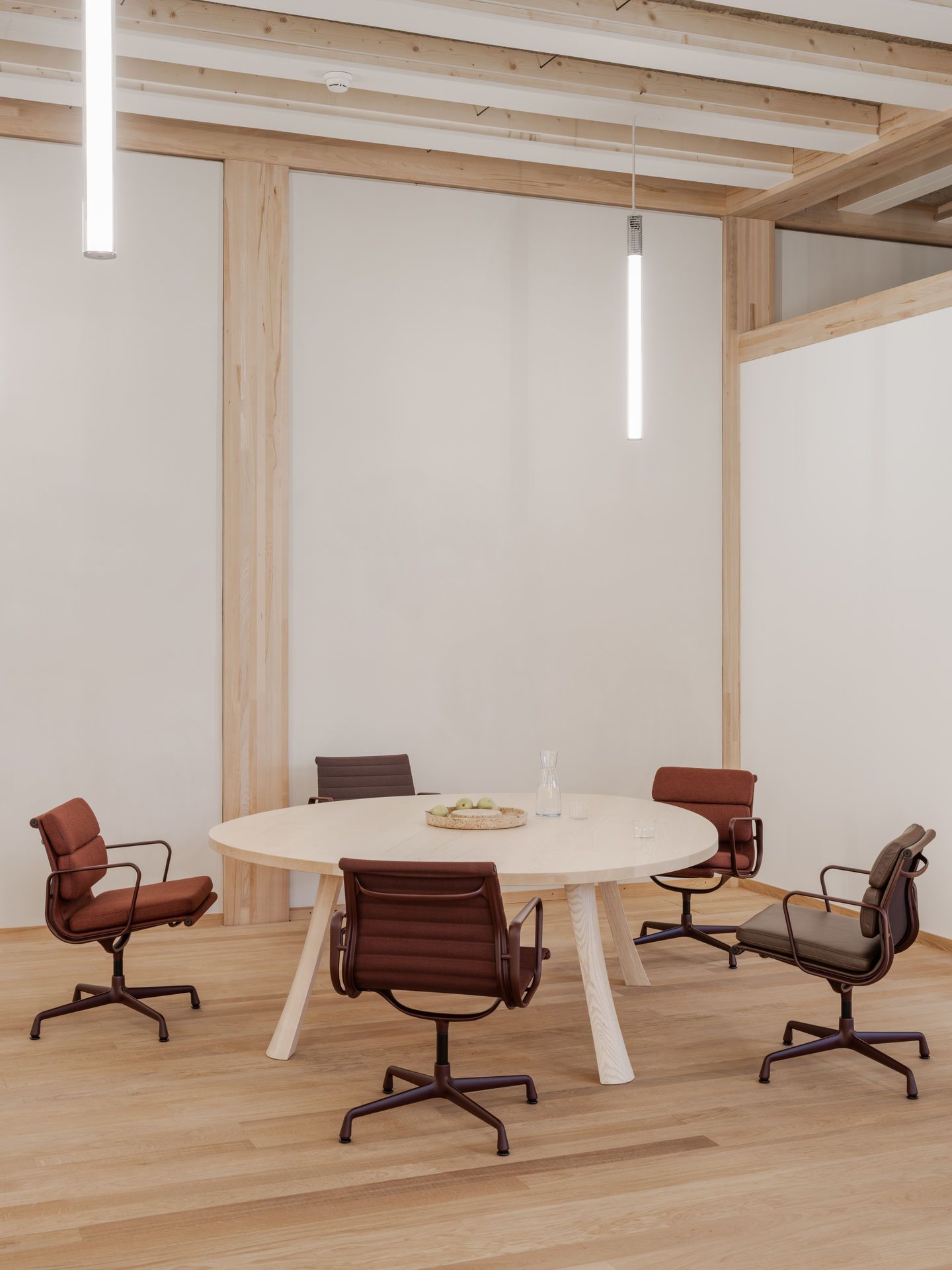 Aluminum Chair EA107 / EA 107 Chaise Vitra