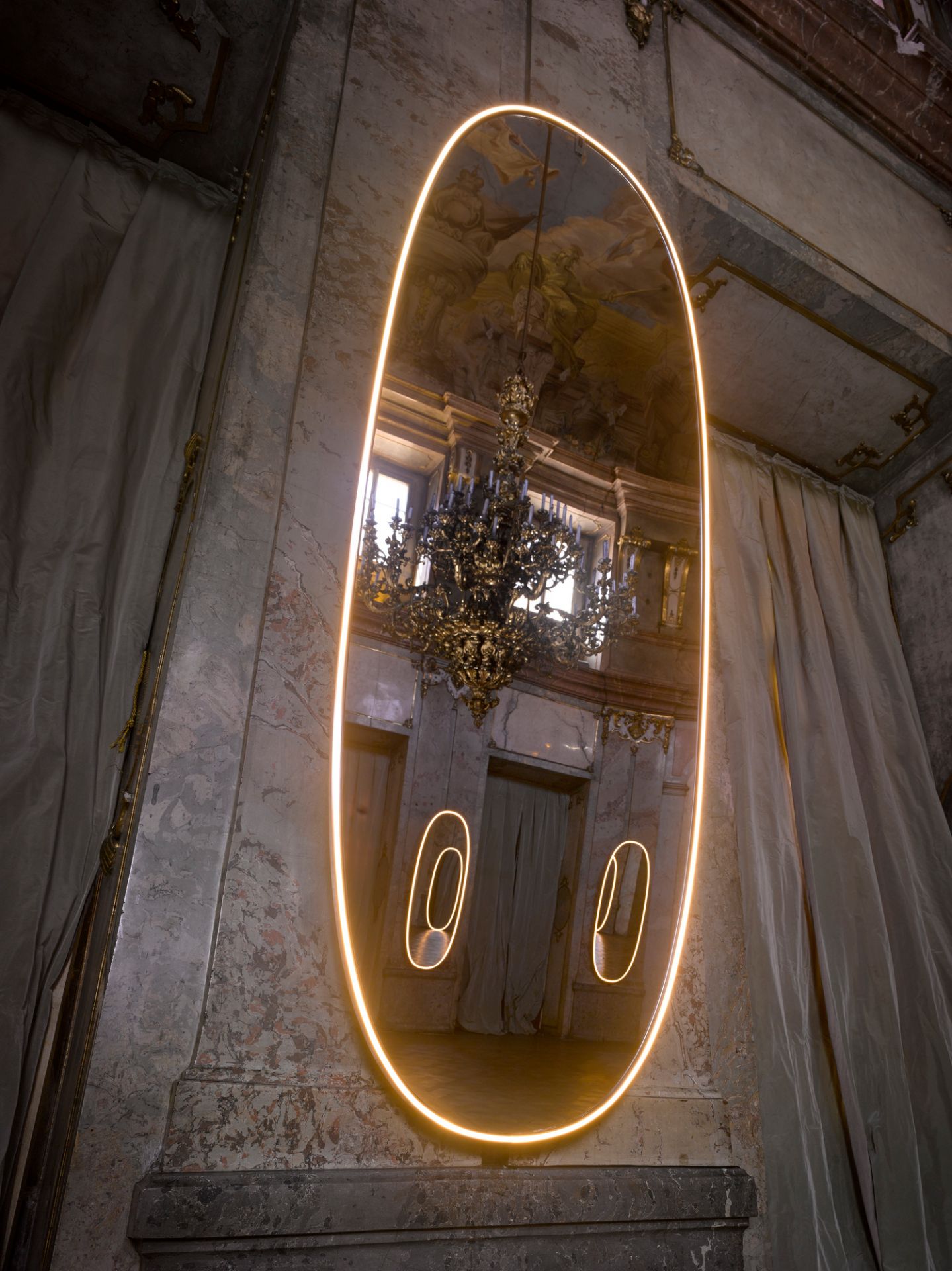 La Plus Belle Lampe murale / Miroir lumineux Flos or brossé