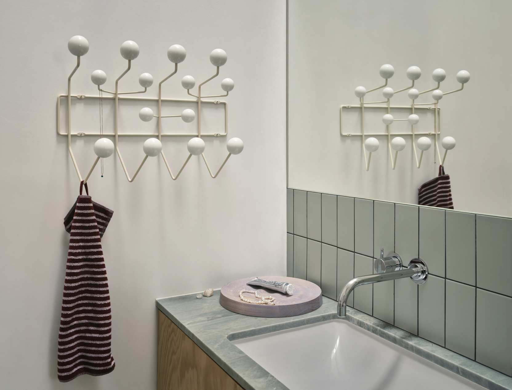 Eames Hang it all Porte-manteau Blanc chaud Vitra NOUVELLE VERSION 