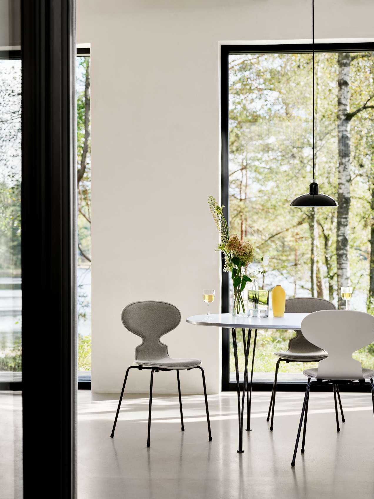 Série de tables Super Elliptique Fritz Hansen