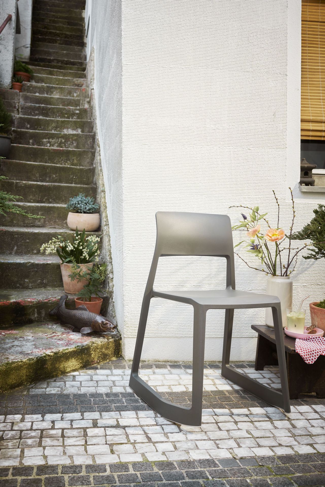 Tip Ton RE chaise plastique Vitra Corail