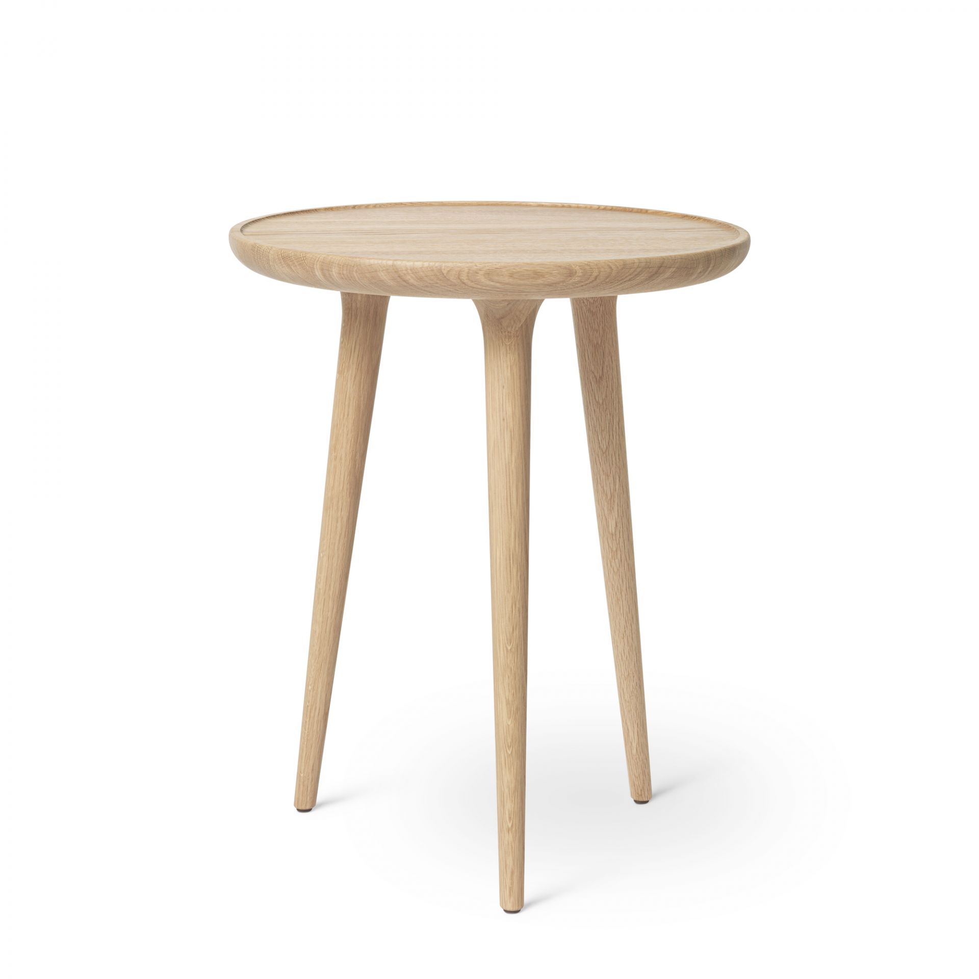 moyenne Accent Table côté chêne mat Mater