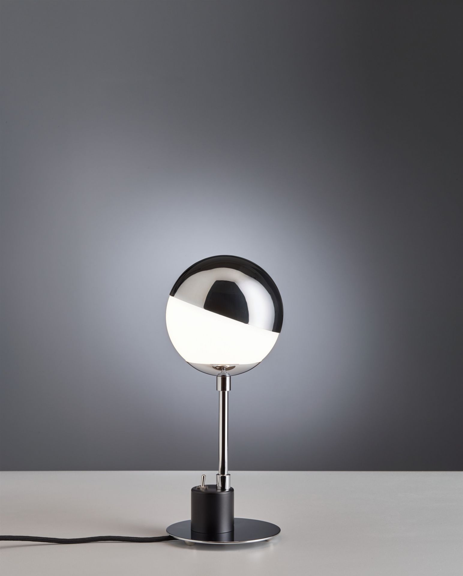 SF 28 / SF28 Lampe de Table avec Hémisphère Tecnolumen