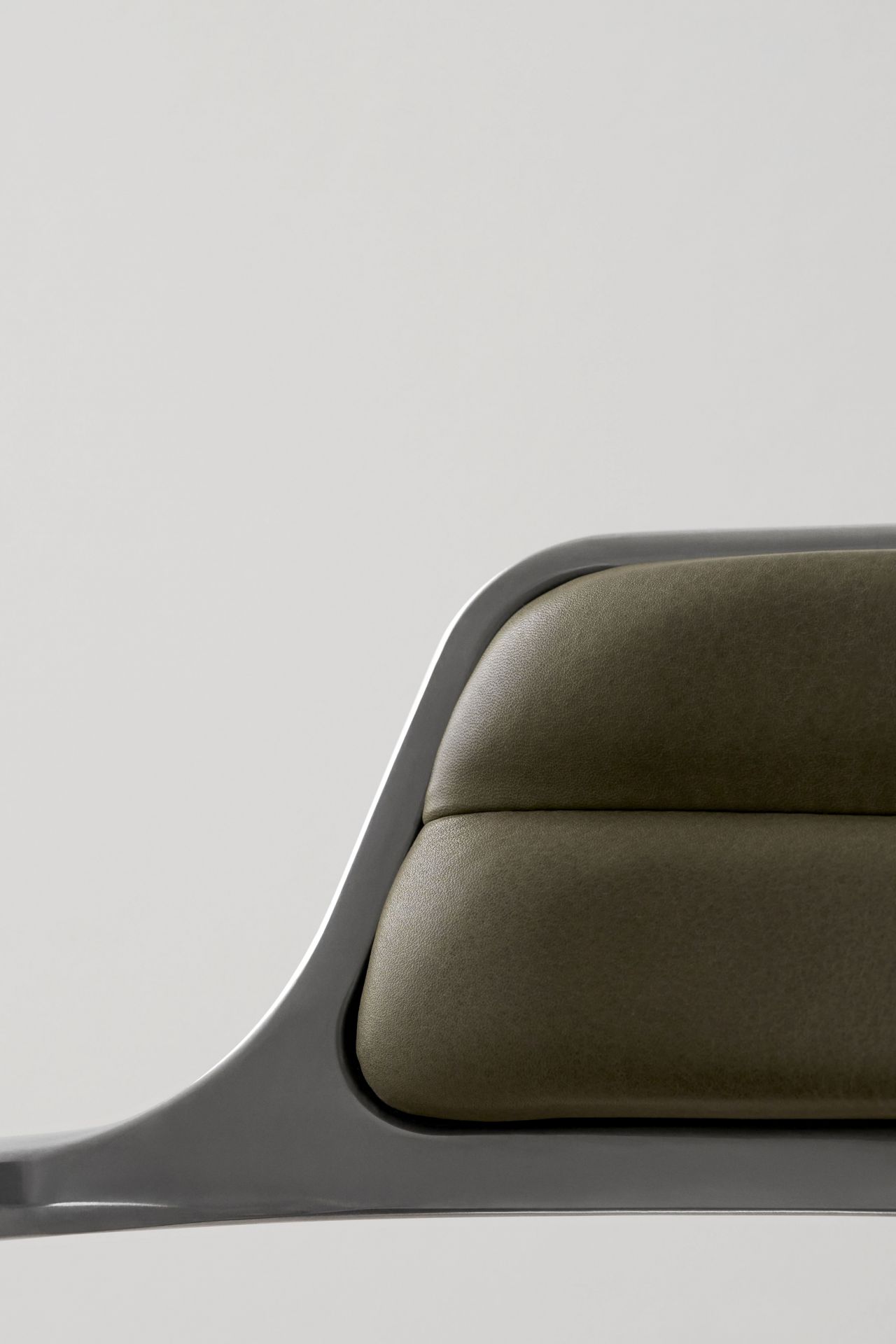 VIPP452 Swivel Chaise avec patins cuir vert Vipp VIPP452 Swivel Chaise avec patins cuir vert Vipp