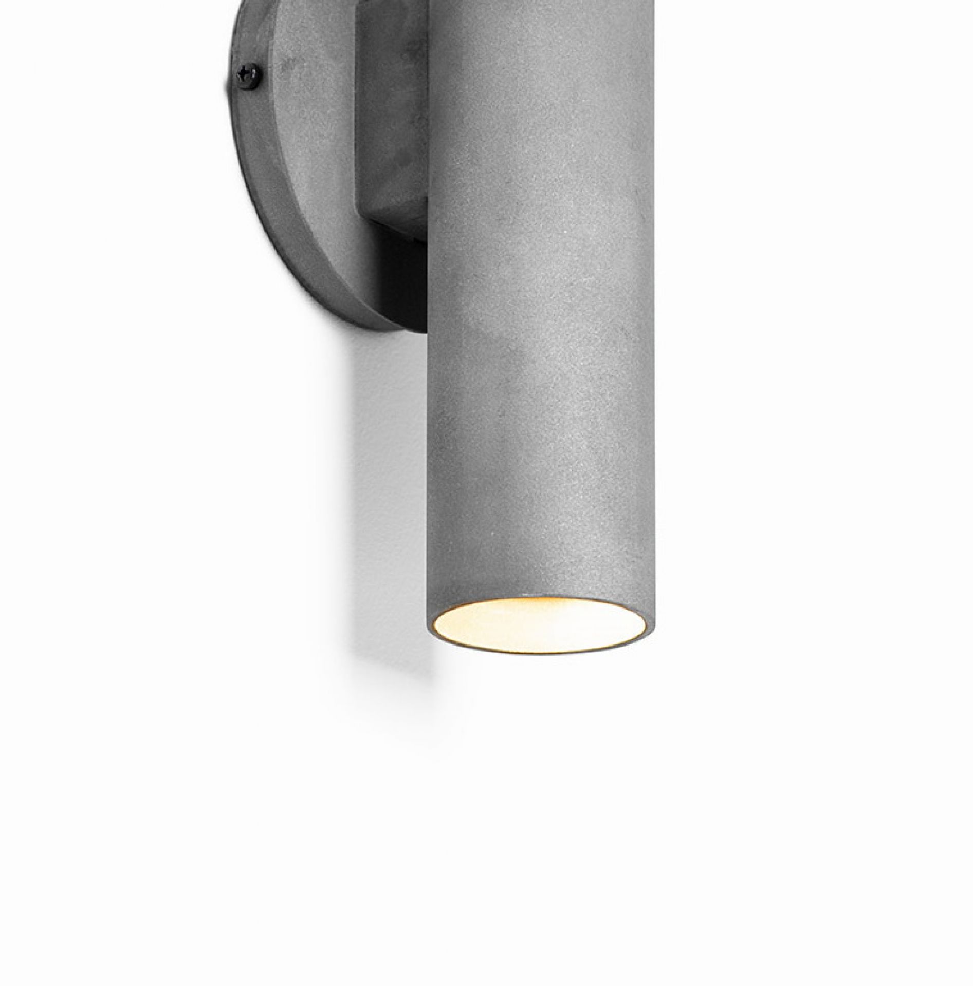 Sconce30 roest Zingué Graypants  Graue Graypants Wandleuchte Sconce30 aus Zink, zylindrische Form, modernes Design für Innen und Außen.