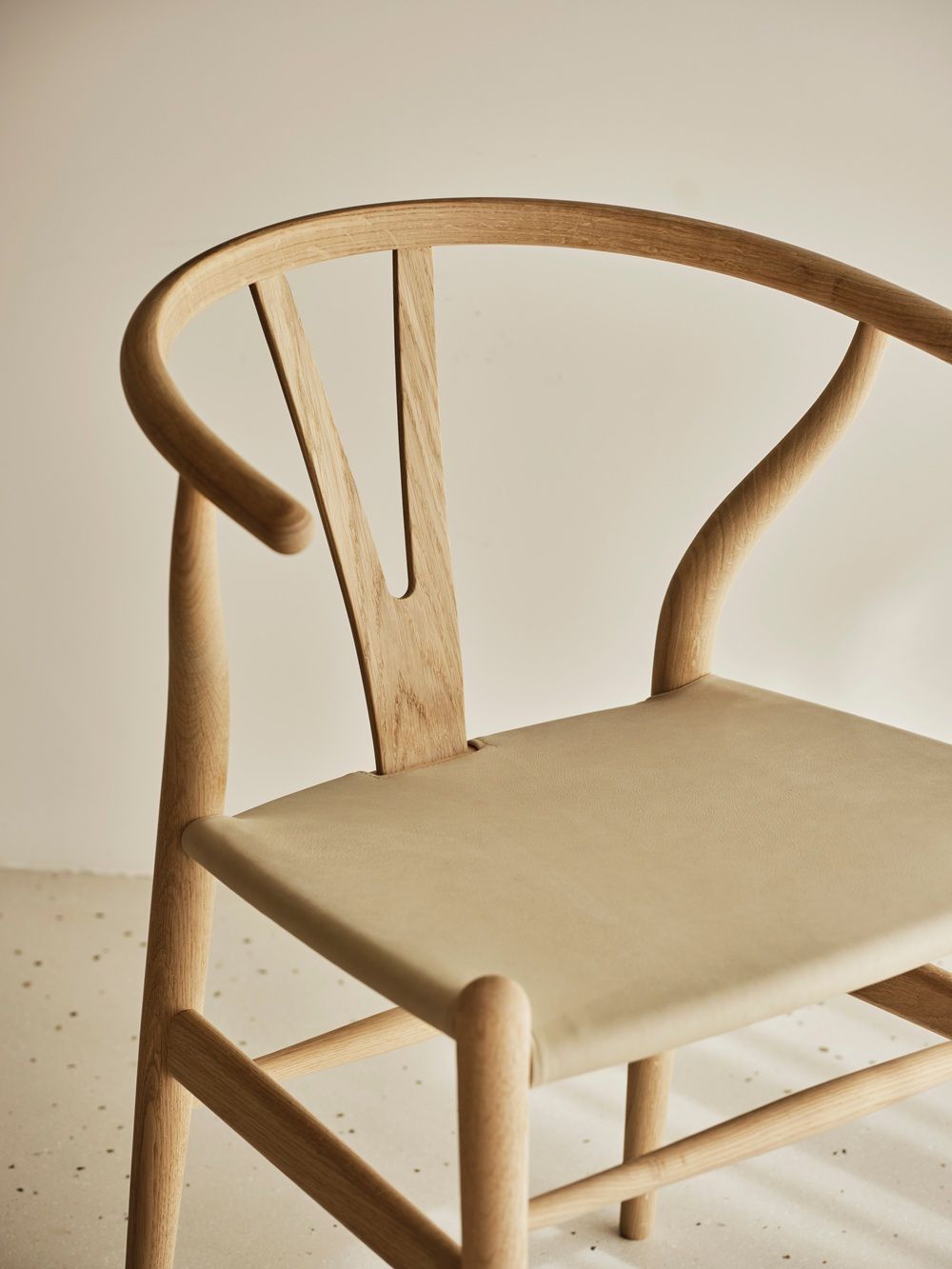 Chaise CH24P Wishbone / Y-Chair de Carl Hansen & Søn