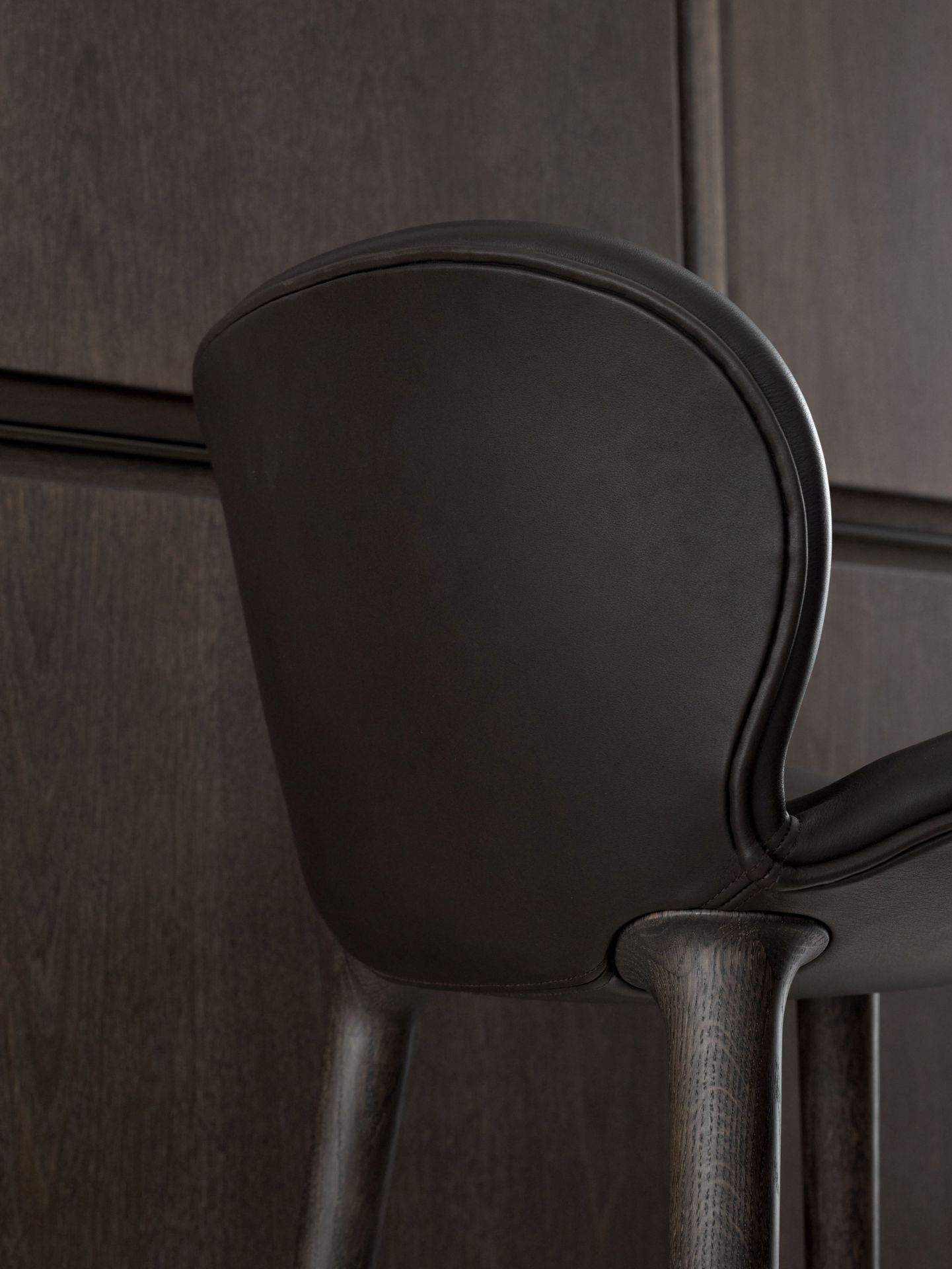 Lodge Tabouret de bar chêne foncé / cuir brun foncé Vipp