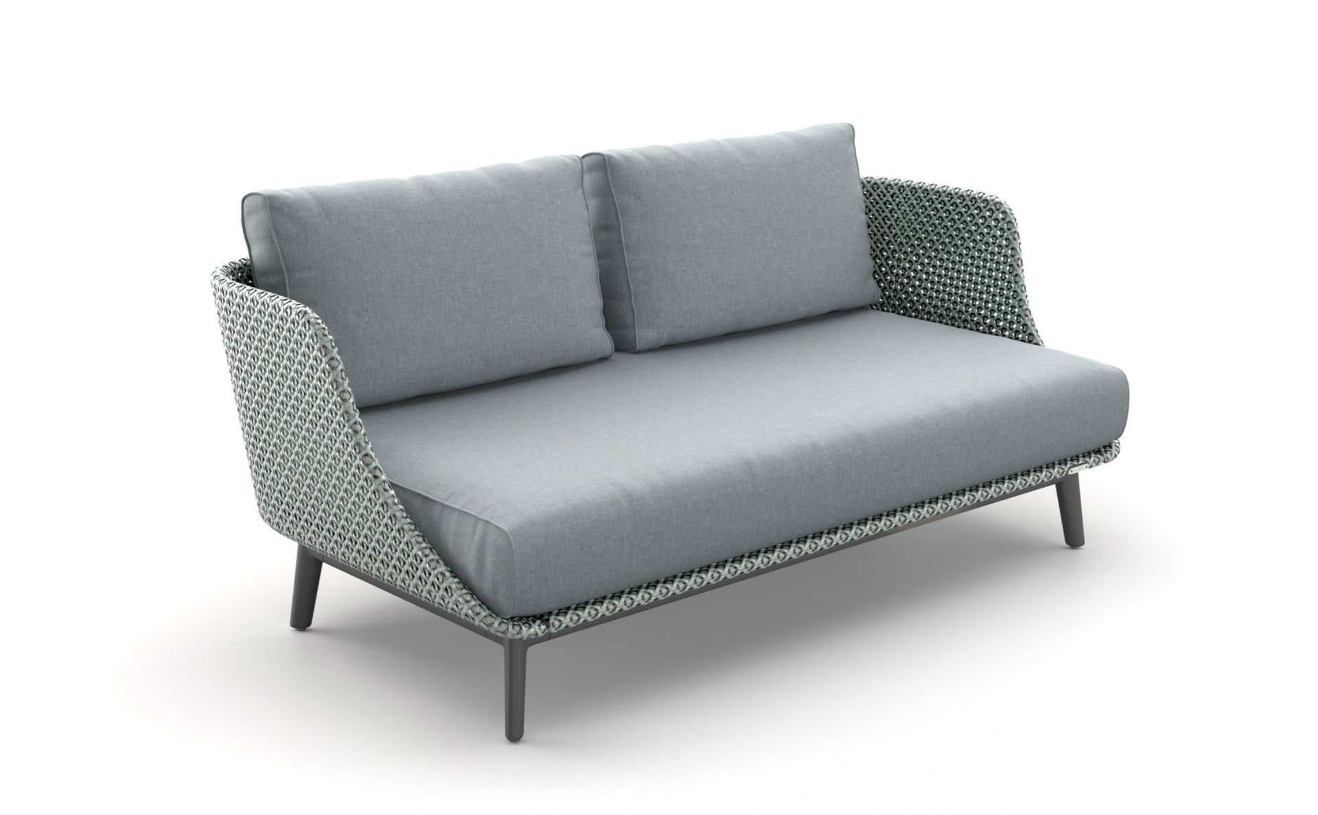 Mbarq Sofa: Graues 3-Sitzer Gartensofa von Dedon mit Polster und geflochtenem Design.